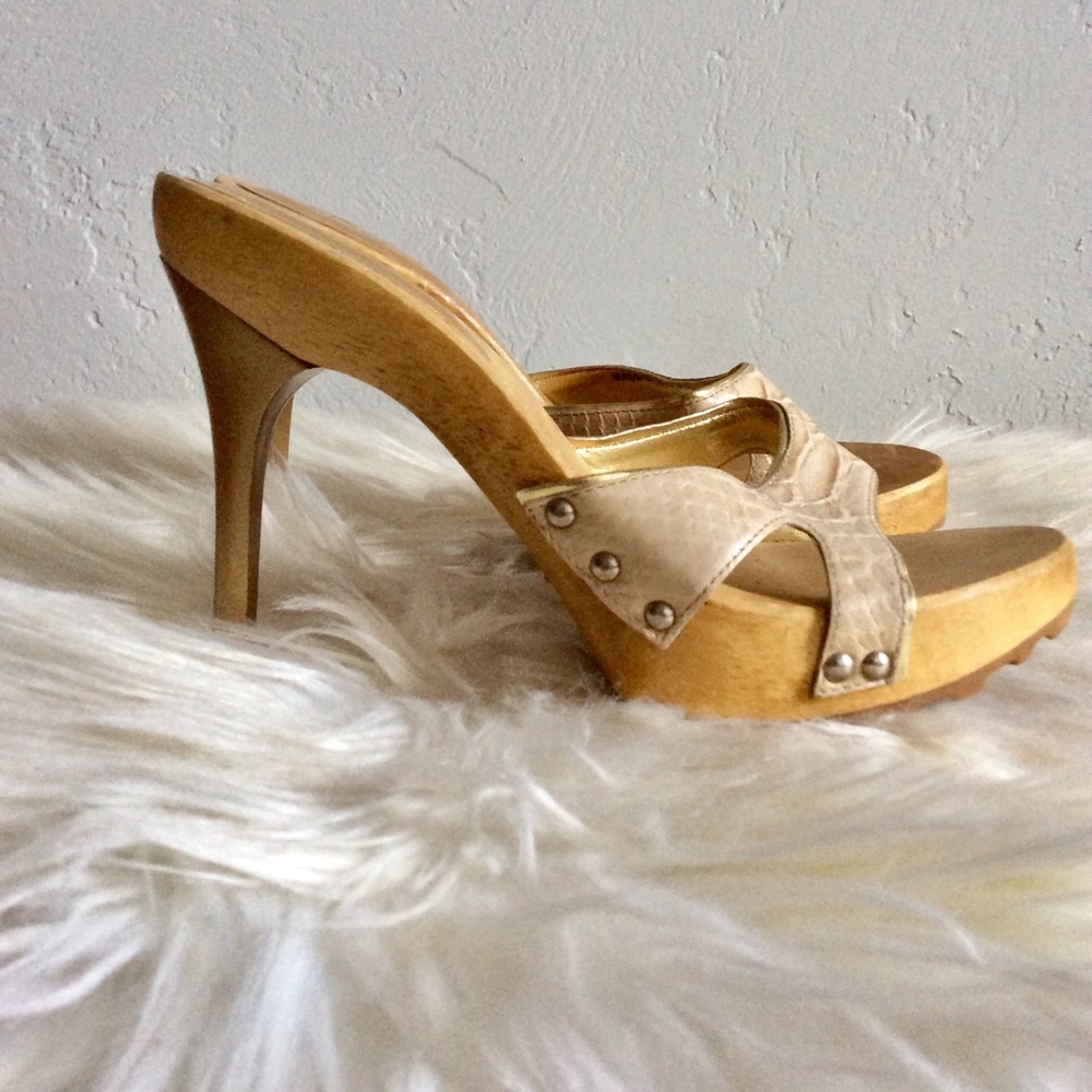 Textured Platform Pump - Picture 3 of 3